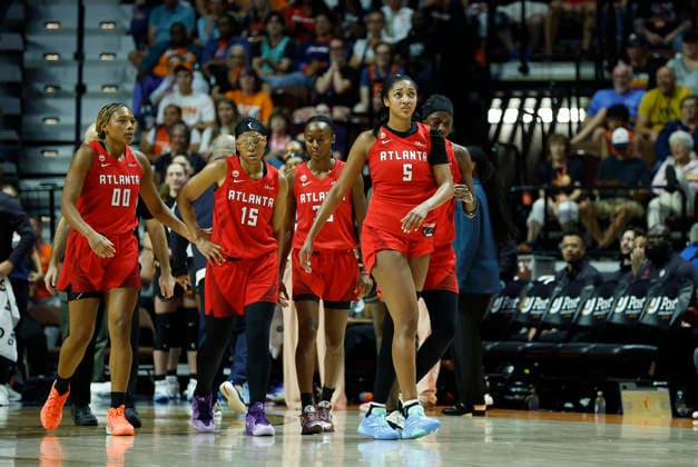 UNCASVILLE, CT - AUGUST 13: Rhyne Howard 10 of the Atlanta Dream calms down Angel Reese 5 of the Atlanta Dream and escorts her to the bench after a hit to the face during the WNBA, Basketball Damen, USA game between Atlanta Dream and Connecticut Sun on August 13, 2026, at Mohegan Sun Arena in Uncasville, CT. (Photo by M. Anthony Nesmith Icon Sportswire) WNBA: AUG 13 Atlanta Dream at Connecticut Sun EDITORIAL USE ONLY Icon26081317