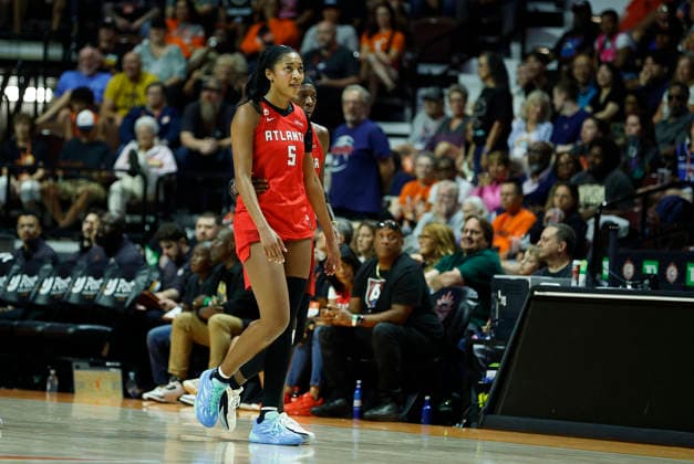 UNCASVILLE, CT - AUGUST 13: Rhyne Howard 10 of the Atlanta Dream calms down Angel Reese 5 of the Atlanta Dream and escorts her to the bench after a hit to the face during the WNBA, Basketball Damen, USA game between Atlanta Dream and Connecticut Sun on August 13, 2026, at Mohegan Sun Arena in Uncasville, CT. (Photo by M. Anthony Nesmith Icon Sportswire) WNBA: AUG 13 Atlanta Dream at Connecticut Sun EDITORIAL USE ONLY Icon26081318