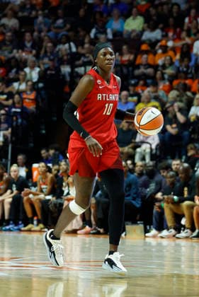 UNCASVILLE, CT - AUGUST 13: Rhyne Howard 10 of the Atlanta Dream handles the ball during the WNBA, Basketball Damen, USA game between Atlanta Dream and Connecticut Sun on August 13, 2026, at Mohegan Sun Arena in Uncasville, CT. (Photo by M. Anthony Nesmith Icon Sportswire) WNBA: AUG 13 Atlanta Dream at Connecticut Sun EDITORIAL USE ONLY Icon26081320