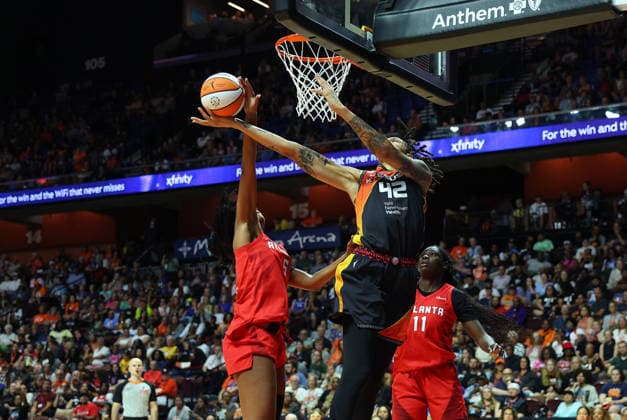 UNCASVILLE, CT - AUGUST 13: Angel Reese 5 of the Atlanta Dream blocks the shot of Brittney Griner 42 of the Connecticut Sun during the WNBA, Basketball Damen, USA game between Atlanta Dream and Connecticut Sun on August 13, 2026, at Mohegan Sun Arena in Uncasville, CT. (Photo by M. Anthony Nesmith Icon Sportswire) WNBA: AUG 13 Atlanta Dream at Connecticut Sun EDITORIAL USE ONLY Icon26081329