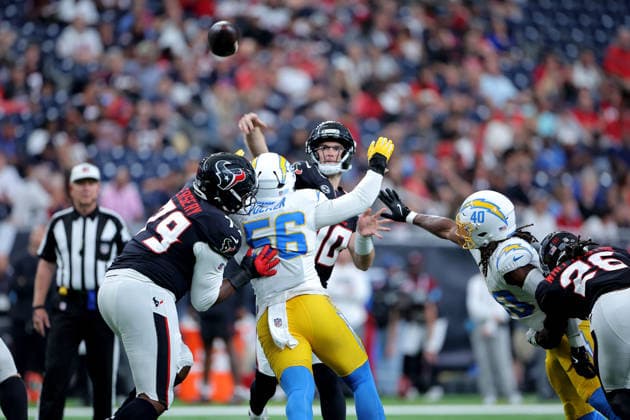 August 13, 2026, Houston, Texas, U.S: Houston Texans quarterback Davis Mills (10) passes the ball downfield against the Los Angeles Chargers during the first quarter at Reliant Stadium in Houston, TX on August 13, 2026. Houston U.S - ZUMAw137 20260813_aap_w137_031 Copyright: xErikxWilliamsx