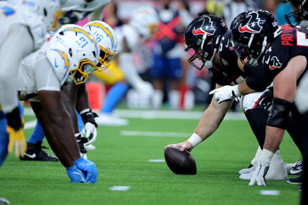 August 13, 2026, Houston, Texas, U.S: Houston Texans guard center Evan Brown (67) prepares to snap the ball against the Los Angeles Chargers during the first quarter at Reliant Stadium in Houston, TX on August 13, 2026. Houston U.S - ZUMAw137 20260813_aap_w137_039 Copyright: xErikxWilliamsx