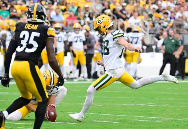 Green Bay Packers place kicker Trey Smack (28) kicks a 37 yard field goal during the first quarter against the Pittsburgh Steelers at Acrisure Stadium on Thursday, August 13, 2026 in Pittsburgh.  PIT2026081304 ARCHIExCARPENTER