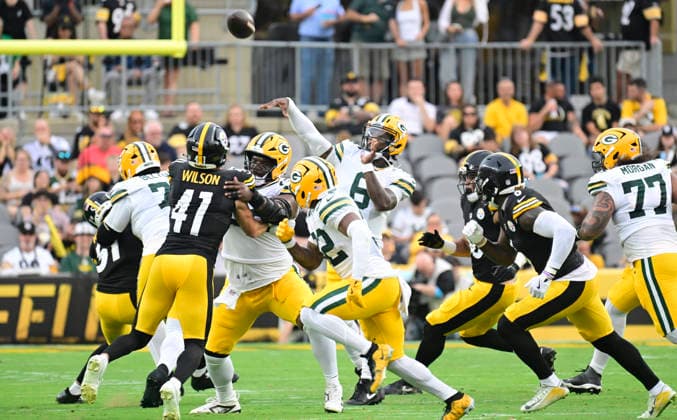Green Bay Packers quarterback Tyrod Taylor (6) throws to the right during the first quarter against the Pittsburgh Steelers at Acrisure Stadium on Thursday, August 13, 2026 in Pittsburgh.  PIT2026081308 ARCHIExCARPENTER