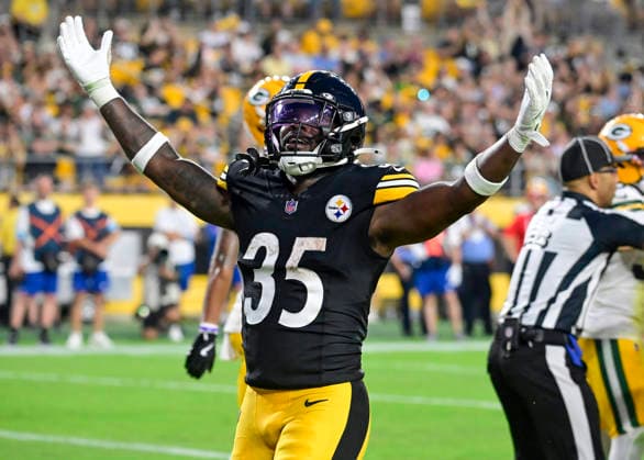 Pittsburgh Steelers running back Lew Nichols (35) celebrates his touchdown in the second quarter against the Green Bay Packers at Acrisure Stadium on Thursday, August 13, 2026 in Pittsburgh.  PIT2026081315 ARCHIExCARPENTER