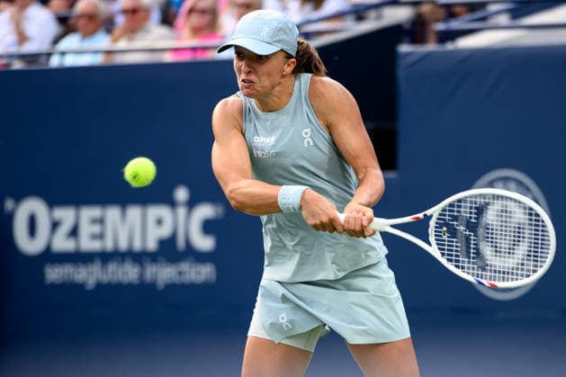 August 13, 2026, Toronto, Ontario, Canada: IGA SWIATEK of Poland returns the ball during her final match against Elena Rybakina of Kazakhstan at the National Bank Open, part of the Hologic WTA, Tennis Damen Tour at Sobeys Stadium. Swiatek defeated Rybakina 6-2, 6-3 to win the title. Toronto Canada - ZUMAr228 20260813_znp_r228_035 Copyright: xVasiliyxRyabykhx