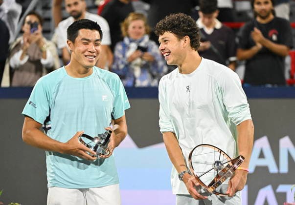 ATP, Tennis Herren Masters 1000 Canada final Ben Shelton (R) of the United States and Brandon Nakashima of the United States laugh as they pose with their trophies following the ATP Masters 1000 Canada final in Montreal, Canada, 13 August 2026. MONTREAL QUEBEC Canada  Copyright: xGRAHAMxHUGHESx