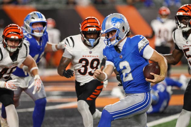CINCINNATI, OH - AUGUST 13: Detroit Lions quarterback Luke Altmyer (2) carries the ball for a two-point conversion during the game between the Detroit Lions and the Cincinnati Bengals at Paycor Stadium on August 13, 2026 in Cincinnati, OH. (Photo by Ian Johnson Icon Sportswire) NFL, American Football Herren, USA AUG 13 Lions at Bengals EDITORIAL USE ONLY Icon260813031