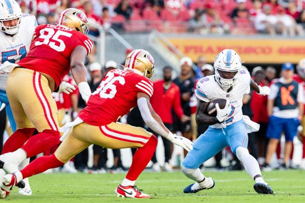 SANTA CLARA, CA - AUGUST 13: Tyjae Spears 2 of the Tennessee Titans runs the ball during a preseason NFL, American Football Herren, USA game against the San Francisco 49ers on August 13, 2026 at Levi s Stadium in Santa Clara, CA. (Photo by Matthew Huang Icon Sportswire) NFL: AUG 13 Titans at 49ers EDITORIAL USE ONLY Icon260813005