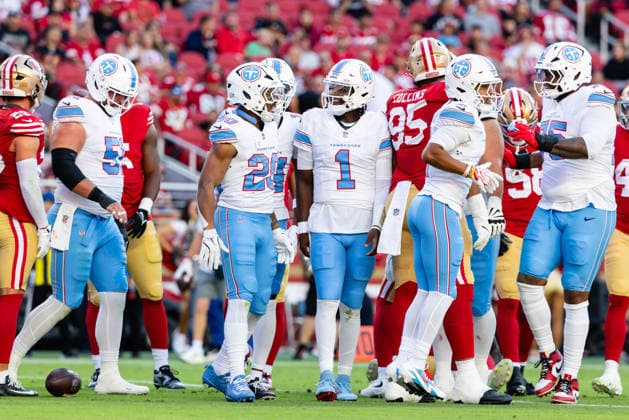 SANTA CLARA, CA - AUGUST 13: Tony Pollard 20 of the Tennessee Titans interacts with Cam Ward 1 after scoring a touchdown during a preseason NFL, American Football Herren, USA game on August 13, 2026 at Levi s Stadium in Santa Clara, CA. (Photo by Matthew Huang Icon Sportswire) NFL: AUG 13 Titans at 49ers EDITORIAL USE ONLY Icon260813006