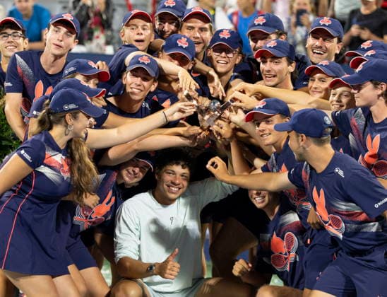 August 13, 2026, Montreal, Pq, Canada: Ben Shelton of the United States, centre, poses with the ball kids following his win over compatriot Brandon Nakashima during final tennis action at the National Bank Open in Montreal on Thursday, Aug. 13, 2026. Canada News - August 13, 2026  - ZUMAc35_ 20260813_zaf_c35_144 Copyright: xChristinnexMuschix