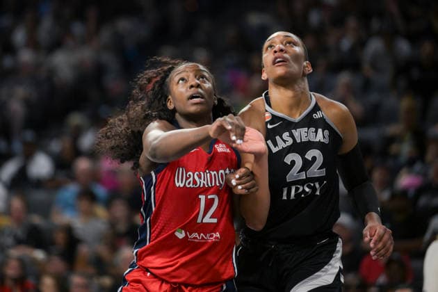 August 13, 2026, Las Vegas, Nevada, USA: MICHAELA ONYENWERE 12 (L) push to get the rebound against AJA WILSON 22 (R) during WNBA, Basketball Damen, USA regular season at the Michelob Ultra Arena in Las Vegas. Las Vegas USA - ZUMAo117 20260813_zsp_o117_002 Copyright: xMikaelxOnax