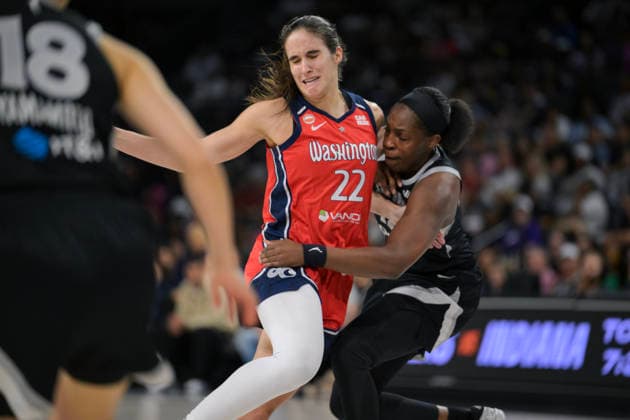 August 13, 2026, Las Vegas, Nevada, USA: SONIA CITRON 22 (L) getting physical with Las Vegas Aces Player CHELSEA GRAY 12 (R) during WNBA, Basketball Damen, USA regular season at the Michelob Ultra Arena in Las Vegas. Las Vegas USA - ZUMAo117 20260813_zsp_o117_003 Copyright: xMikaelxOnax
