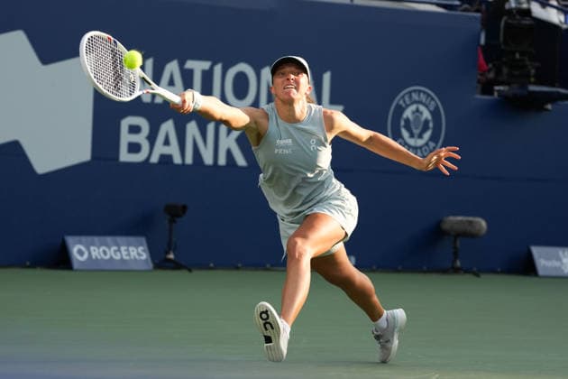 WTA, Tennis Damen Masters 1000 National Bank Open Toronto 2026 - Final Match - Day 13 Iga Swiatek of Poland lunges to play a forehand during the Women™s Singles final match against Elena Rybakina of Kazakhstan on day 13 of the WTA Masters 1000 National Bank Open at Sobeys Stadium on August 13, 2026 in Toronto, Canada. (Photo by Leonardo Ramirez Eyepix Group) Copyright: xLeonardoxRamirezx xEyepixxGroupx LR_13082026_10503