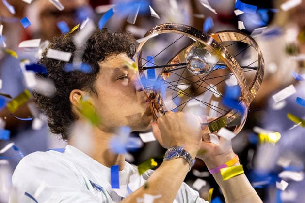 August 13, 2026, Montreal, Quebec, Canada: BEN SHELTON (5) from USA with trophy after win over Brandon Nakashima (28) from USA in final at Canadian Open at IGA stadium in Montreal. Tennis 2026: Canadian Open Final: SHELTON 6-3, 7-6 (4) NAKASHIMA  - ZUMAl189 20260813_zsp_l189_038 Copyright: xYannickxLegarex