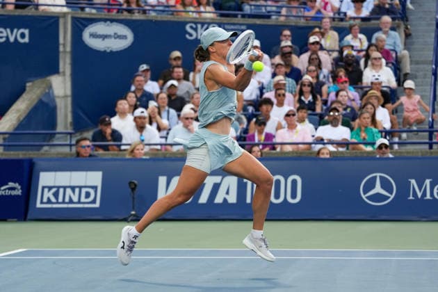WTA, Tennis Damen Masters 1000 National Bank Open Toronto 2026 - Final Match - Day 13 Iga Swiatek of Poland plays a forehand during the Women™s Singles final match against Elena Rybakina of Kazakhstan on day 13 of the WTA Masters 1000 National Bank Open at Sobeys Stadium on August 13, 2026 in Toronto, Canada. (Photo by Leonardo Ramirez Eyepix Group) Copyright: xLeonardoxRamirezx xEyepixxGroupx LR_13082026_10541