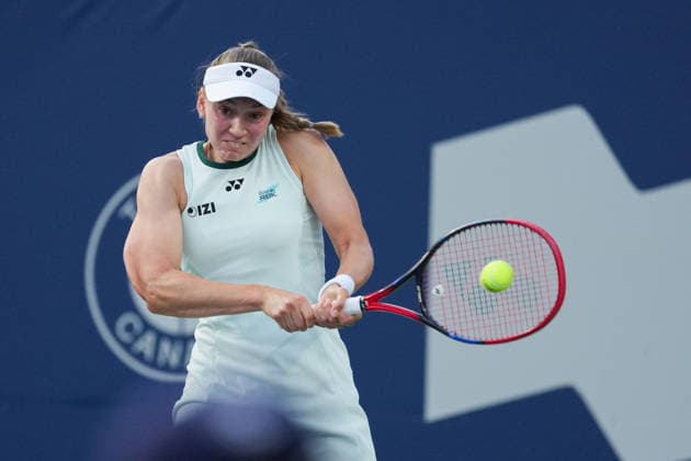 WTA, Tennis Damen Masters 1000 National Bank Open Toronto 2026 - Final Match - Day 13 Elena Rybakina of Kazakhstan plays a backhand during the Women™s Singles final match against Iga Swiatek of Poland on day 13 of the WTA Masters 1000 National Bank Open at Sobeys Stadium on August 13, 2026 in Toronto, Canada. (Photo by Leonardo Ramirez Eyepix Group) Copyright: xLeonardoxRamirezx xEyepixxGroupx LR_13082026_10526