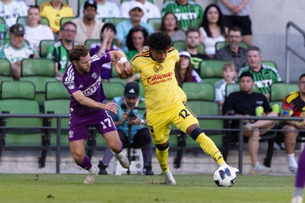 Isaías Violante (R) of America vies for the ball with Jon Gallagher of Austin in a Leagues Cup match between America and Austin FC at the Q2 stadium in Austin, United States, 13 August 2026. Leagues Cup - America vs Austin FC !ACHTUNG: NUR REDAKTIONELLE NUTZUNG!  Copyright: xCarlosxRamírezx AMDEP821 20260814-55021140923_1
