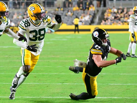 Pittsburgh Steelers running back Max Hurleman (84) falls to the grounds as Green Bay Packers safety Jaylin Simpson (38) receives a pass interference call in the fourth quarter the Steelers preseason 28-9 win at Acrisure Stadium on Thursday, August 13, 2026 in Pittsburgh.  PIT2026081324 ARCHIExCARPENTER