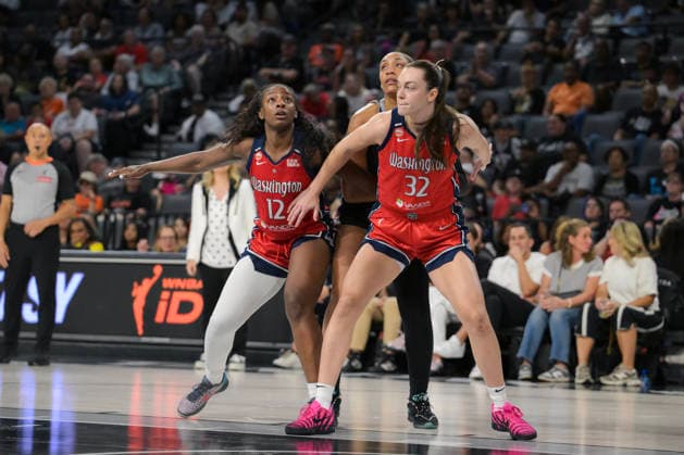 August 13, 2026, Las Vegas, Nevada, USA: Washington Mystics player guarding AJA WILSON 22 (C) at the rebound free-throw during WNBA, Basketball Damen, USA regular season at the Michelob Ultra Arena in Las Vegas. Las Vegas USA - ZUMAo117 20260813_zsp_o117_009 Copyright: xMikaelxOnax
