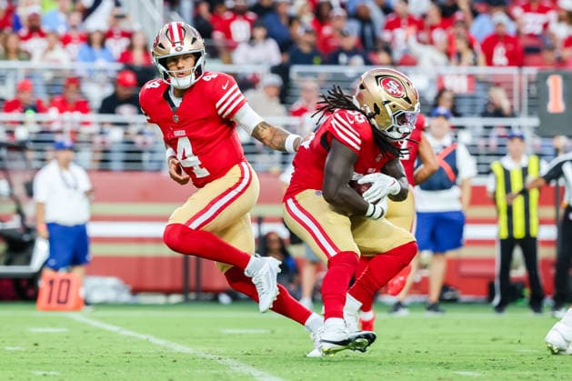 SANTA CLARA, CA - AUGUST 13: Adrian Martinez 4 of the San Francisco 49ers hands off to Sincere McCormick 35 of the San Francisco 49ers during a preseason NFL, American Football Herren, USA game against the Tennessee Titans on August 13, 2026 at Levi s Stadium in Santa Clara, CA. (Photo by Matthew Huang Icon Sportswire) NFL: AUG 13 Titans at 49ers EDITORIAL USE ONLY Icon260813014