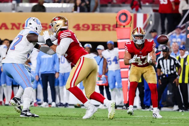 SANTA CLARA, CA - AUGUST 13: Josiah Deguara 47 of the San Francisco 49ers catches the ball during a preseason NFL, American Football Herren, USA game against the Tennessee Titans on August 13, 2026 at Levi s Stadium in Santa Clara, CA. (Photo by Matthew Huang Icon Sportswire) NFL: AUG 13 Titans at 49ers EDITORIAL USE ONLY Icon260813021