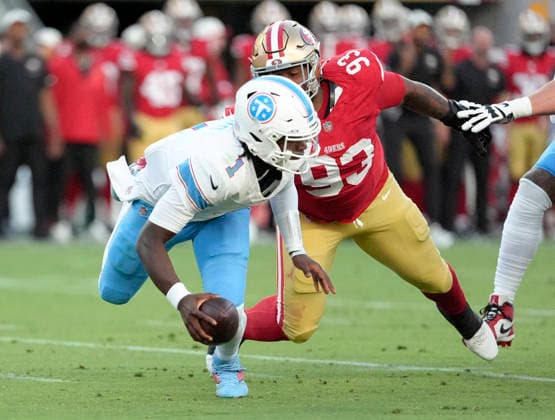 August 13, 2026, Santa Clara, California, USA: NFL, American Football Herren, USA 2026: 49ers vs Titans at Levi s Stadium.Tennessee Titans quarterback Cam Ward (1) is sacked by San Francisco 49ers defensive lineman Gracen Halton (93) but was nullified due to a penalty in Titans 19-13 win over the 49ers. Santa Clara USA - ZUMAk13_ 20260813_zap_k13_015 Copyright: xPaulxKurodax