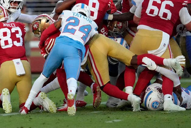 August 13, 2026, Santa Clara, California, USA: NFL, American Football Herren, USA 2026: 49ers vs Titans at Levi s Stadium. San Francisco 49ers running back Patrick Taylor (32) scores a TD with Tennessee Titans defensive back Alontae Taylor (24) defending in their 19-13 loss to the Titans. NFL 2026: 49ers Vs Titans  - ZUMAk13_ 20260813_zap_k13_014 Copyright: xPaulxKurodax