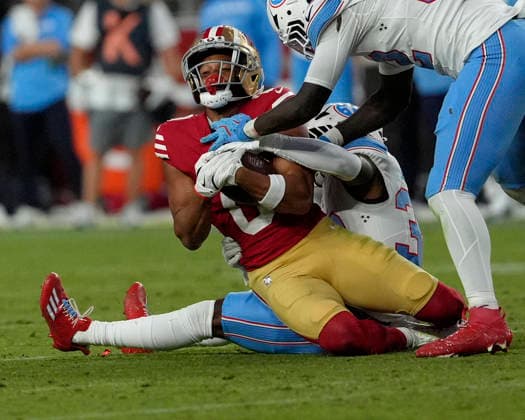 August 13, 2026, Santa Clara, California, USA: NFL, American Football Herren, USA 2026: 49ers vs Titans at Levi s Stadium.San Francisco 49ers defensive back Renardo Green (0) makes a catch with Tennessee Tennessee Titans defensive back Kendell Brooks (30) defending in Titans 19-13 win over the 49ers. Santa Clara USA - ZUMAk13_ 20260813_zap_k13_017 Copyright: xPaulxKurodax
