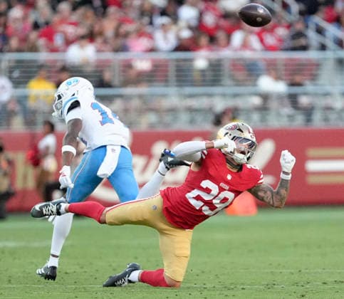 August 13, 2026, Santa Clara, California, USA: NFL, American Football Herren, USA 2026: 49ers vs Titans at Levi s Stadium. San Francisco 49ers defensive back Darrick Forrest (29) nearly intercepted Tennessee Titans wide receiver Carnell Tate (14) pass reception in Titans 19-13 win over the 49ers. Santa Clara USA - ZUMAk13_ 20260813_zap_k13_019 Copyright: xPaulxKurodax