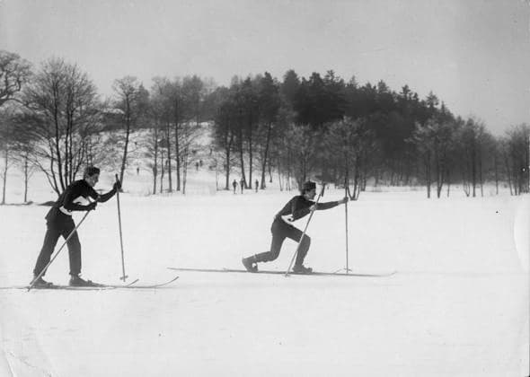 020101 Skidtäflan, Fiskartorpet 1902, 5000 meter. Editors note: exakt datum okänt. Fotograf: Oscar Halldin SCIF BILDBYRAN COP 350 *** 020101 Skidtäflan, Fiskartorpet 1902, 5,000 meters Editors note: exact date unknown Photographer: Oscar Halldin SCIF BILDBYRAN COP 350  Copyright: OSCARxHALLDIN 020101BB004