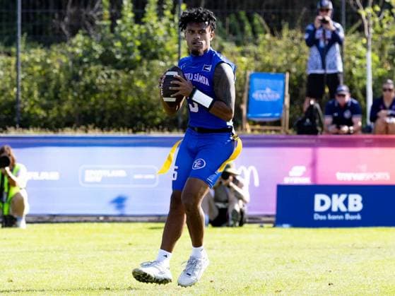 5 Taulia Tagovailoa (QB) Team American Samoa Men search a Target. Team American Samon Men vs Team USA Men, Flag Football , IFAF, WM, 2026, 13.08-16.08.26, Düsseldorf Flag Football Komplex Düsseldor Germany Copyright: xPFA ChristopherxMettkenx