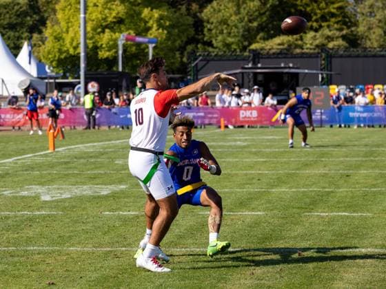 10 Nicholas Nico Casares (QB) pass the ball. 0 Batchlor Wise Johnson IV (WR DB) Team American Samoa Men to late for catch the flag. Team American Samon Men vs Team USA Men, Flag Football , IFAF, WM, 2026, 13.08-16.08.26, Düsseldorf Flag Football Komplex Düsseldor Germany Copyright: xPFA ChristopherxMettkenx