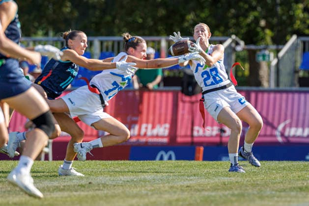Germany (GER) vs. Slovenia (SLO), Day 2 Women at IFAF Flag Football Championships Düsseldorf 2026, 14.08.2026 Duesseldorf, Germany - Aug. 14, 2026: Hannah Charlotte Bahn (GER 11), Kaja Koncilija (SLO 77) and Tia GovejÅ¡ek (SLO 28) during the match between Germany (GER) vs. Slovenia (SLO) on the second day of the Women IFAF Flag Football World Championships at the Bezirkssportanlage Duesseldorf Garath *** Germany GER vs. Slovenia SLO, Day 2 Women s Division at the IFAF Flag Football Championships Düsseldorf 2026, August 14, 2026, Düsseldorf, Germany, Aug. 14, 2026 Hannah Charlotte Bahn (GER 11), Kaja Koncilija (SLO 77), and Tia Govejöek (SLO 28) during the match between Germany (GER) and Slovenia (SLO) on the second day of the Women’s IFAF Flag Football World Championships at the Bezirkssportanlage Düsseldorf Garath Copyright: xBEAUTIFULxSPORTS B.Hoffmannx