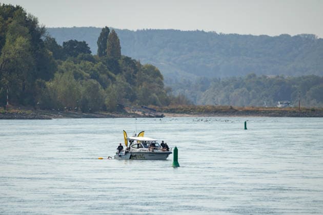 Nathalie Pohl schwimmt vierte Etappe von Bad Honnef nach Köln - 14.08.2026 Die Extremschwimmerin Nathalie POHL schwimmt bei ihrer Rhein-Aktion RIVERS die vierte und letzte Etappe von Bad Honnef nach Köln rund 200 Kilometer in vier Tagen für mehr Schwimmsicherheit von Kindern. Die Etappe führt über den vom historischen Niedrigwasser geplagten Rhein. Bonn-Beuel in Höhe des Bonner Bogen und Konrad-Adenauer Brücke Bonn Beuel Nordrhein-Westfalen Deutschland *** Nathalie Pohl Swims the Fourth Leg from Bad Honnef to Cologne, August 14, 2026. As part of her Rhine initiative RIVERS, extreme swimmer Nathalie Pohl is swimming the fourth and final leg from Bad Honnef to Cologne—a distance of about 200 kilometers—over four days to promote swimmingfor children. The stage follows the Rhine—which has been plagued by historically low water levels—through Bonn-Beuel near the Bonner Bogen and the Konrad Adenauer Bridge in Bonn-Beuel, North Rhine-Westphalia, Germany Copyright: xMarcxJohnx
