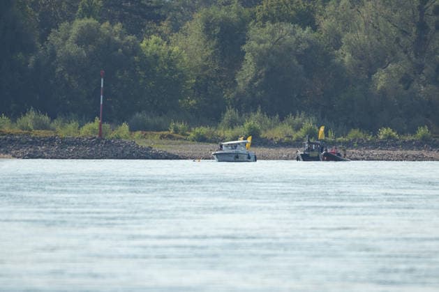 Nathalie Pohl schwimmt vierte Etappe von Bad Honnef nach Köln - 14.08.2026 Die Extremschwimmerin Nathalie POHL schwimmt bei ihrer Rhein-Aktion RIVERS die vierte und letzte Etappe von Bad Honnef nach Köln rund 200 Kilometer in vier Tagen für mehr Schwimmsicherheit von Kindern. Die Etappe führt über den vom historischen Niedrigwasser geplagten Rhein. Bonn-Mehlem in Höhe des Drachenfels in Königswinter Bonn Mehlem Nordrhein-Westfalen Deutschland *** Nathalie Pohl Swims the Fourth Leg from Bad Honnef to Cologne, August 14, 2026. As part of her Rhine initiative, RIVERS, extreme swimmer Nathalie Pohl is swimming the fourth and final leg from Bad Honnef to Cologne—a distance of about 200 kilometers—over four days to promote swimmingfor children. The stage follows the Rhine—which has been plagued by historically low water levels—through Bonn-Mehlem near the Drachenfels in Königswinter, Bonn-Mehlem, North Rhine-Westphalia, Germany Copyright: xMarcxJohnx