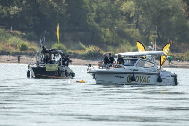 Nathalie Pohl schwimmt vierte Etappe von Bad Honnef nach Köln - 14.08.2026 Die Extremschwimmerin Nathalie POHL schwimmt bei ihrer Rhein-Aktion RIVERS die vierte und letzte Etappe von Bad Honnef nach Köln rund 200 Kilometer in vier Tagen für mehr Schwimmsicherheit von Kindern. Die Etappe führt über den vom historischen Niedrigwasser geplagten Rhein. Bonn-Mehlem in Höhe des Drachenfels in Königswinter Bonn Mehlem Nordrhein-Westfalen Deutschland *** Nathalie Pohl Swims the Fourth Leg from Bad Honnef to Cologne, August 14, 2026. As part of her Rhine initiative, RIVERS, extreme swimmer Nathalie Pohl is swimming the fourth and final leg from Bad Honnef to Cologne—a distance of about 200 kilometers—over four days to promote swimmingfor children. The stage follows the Rhine—which has been plagued by historically low water levels—through Bonn-Mehlem near the Drachenfels in Königswinter, Bonn-Mehlem, North Rhine-Westphalia, Germany Copyright: xMarcxJohnx