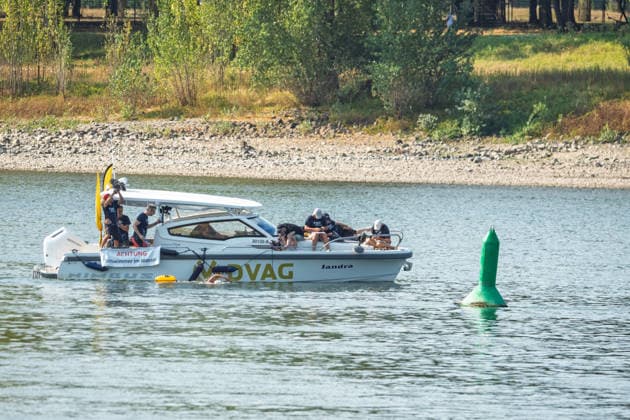 Nathalie Pohl schwimmt vierte Etappe von Bad Honnef nach Köln - 14.08.2026 Die Extremschwimmerin Nathalie POHL schwimmt bei ihrer Rhein-Aktion RIVERS die vierte und letzte Etappe von Bad Honnef nach Köln rund 200 Kilometer in vier Tagen für mehr Schwimmsicherheit von Kindern. Die Etappe führt über den vom historischen Niedrigwasser geplagten Rhein. Bonn-Beuel in Höhe des Bonner Bogen und Konrad-Adenauer Brücke Bonn Beuel Nordrhein-Westfalen Deutschland *** Nathalie Pohl Swims the Fourth Leg from Bad Honnef to Cologne, August 14, 2026. As part of her Rhine initiative RIVERS, extreme swimmer Nathalie Pohl is swimming the fourth and final leg from Bad Honnef to Cologne—a distance of about 200 kilometers—over four days to promote swimmingfor children. The stage follows the Rhine—which has been plagued by historically low water levels—through Bonn-Beuel near the Bonner Bogen and the Konrad Adenauer Bridge in Bonn-Beuel, North Rhine-Westphalia, Germany Copyright: xMarcxJohnx