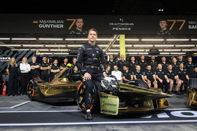 Maximilian Günther (GER) DS Penske beim Teamgruppenfoto in der Boxengasse, FIA Formel E Weltmeisterschaft, Saison 12, London E- Prix, 14.08.2026, *** Maximilian Günther (GER, DS Penske) in the team group photo in the pit lane, FIA Formula E World Championship, Season 12, London E-Prix, August 14, 2026,