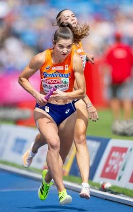 BIRMINGHAM - Myrte van der Schoot and Nina Franke in action during the women s 4x400 relay qualification on the fifth day of the European Athletics Championships. IRIS VAN DEN BROEK ANP xVIxANPxSportx xxANPxIVx 565453713 originalFilename: 565453713.jpg