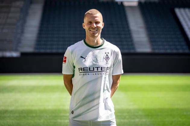 Nico Elvedi Portrait 2026 2027 Borussia Mönchengladbach am 13.08.2026 1.BL Porträttermin 2026 2027 *** Nico Elvedi Profile 2026–2027 Borussia Mönchengladbach on August 13, 2026, Bundesliga Profile Session 2026–2027