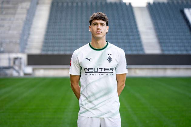 Philipp Sander Portrait 2026 2027 Borussia Mönchengladbach am 28.07.2026 1.BL Porträttermin 2026 2027 *** Philipp Sander Portrait 2026 2027 Borussia Mönchengladbach on July 28, 2026 1st Bundesliga Portrait Session 2026 2027