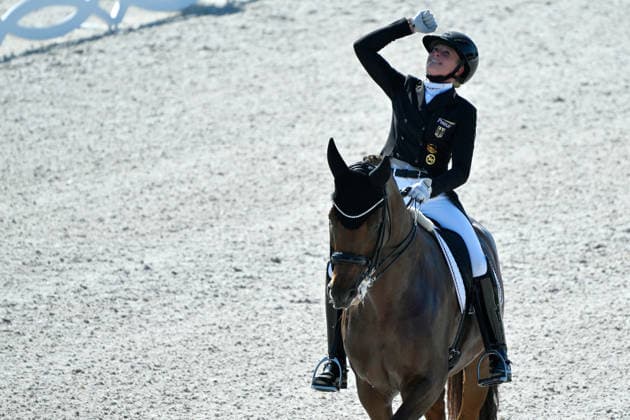 Aachen, Hauptstadion, 14.08.26, GER, FEI World Championships Aachen 2026, Meggle-Preis, Grand Prix Special Dressur Bild: Schlussjubel, Emotion, Freude bei Katharina HEMMER (Deutschland) mit Denoix PCH nach dem 3.Platz und Gewinn der Bronzemedaille. Nordrhein-Westfalen Deutschland *** Aachen, Main Stadium, August 14, 2026, GER, FEI World Championships Aachen 2026, Meggle Prize, Grand Prix Special Dressage—Photo: Celebrations, emotion, and joy for Katharina HEMMER of Germany riding Denoix PCH after placing third and winning the bronze medal in North Rhine-Westphalia, Germany