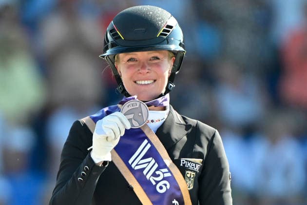 Aachen, Hauptstadion, 14.08.26, GER, FEI World Championships Aachen 2026, Meggle-Preis, Grand Prix Special Dressur Bild: Schlussjubel, Emotion, Freude bei Katharina HEMMER (Deutschland) mit Denoix PCH nach dem 3.Platz und Gewinn der Bronzemedaille. Nordrhein-Westfalen Deutschland *** Aachen, Main Stadium, August 14, 2026, GER, FEI World Championships Aachen 2026, Meggle Prize, Grand Prix Special Dressage—Photo: Celebrations, emotion, and joy for Katharina HEMMER of Germany riding Denoix PCH after placing third and winning the bronze medal in North Rhine-Westphalia, Germany