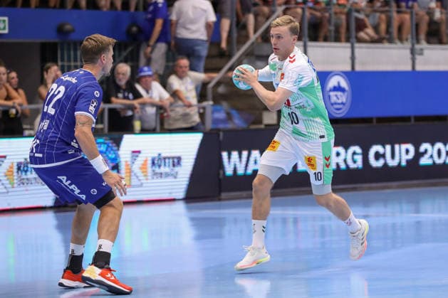 14.08.2026, xgox, Handball - Wartburg Cup TBV Lemgo-Lippe - SC Magdeburg emspor, v.l. Gisli Thorgeir Kristjansson (Magdeburg, 10) am Ball, plays the ball Eisenach *** August 14, 2026, xgox, Handball Wartburg Cup: TBV Lemgo vs. Lippe SC Magdeburg, emspor; from left: Gisli, Thorgeir, Kristjansson (Magdeburg); 10 on the ball; plays the ball (Eisenach)