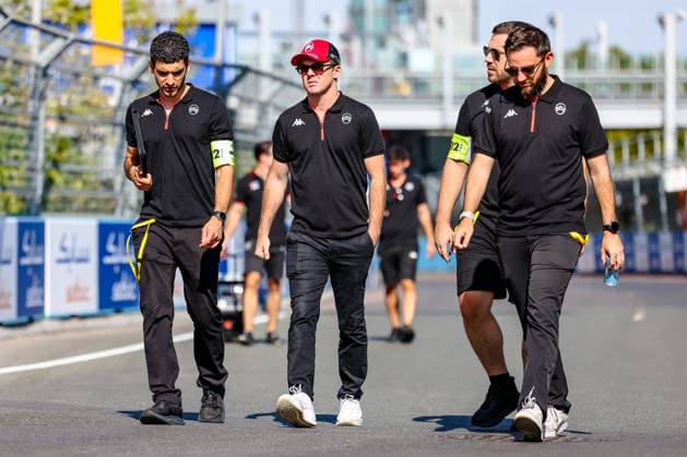 Nick Cassidy (Citroen Racing, 37) beim Track Walk, ABB FIA Formula E World Championship, WM, Weltmeisterschaft London e-Prix 2026, Vereinigtes Koenigreich, Saison 12 2025 26, Runde 16, 14.07.2026, ABB FIA Formula E World Championship, London e-Prix 2026, Vereinigtes Koenigreich, Saison 12 2025 26, Runde 16, 14.07.2026 London *** Nick Cassidy, Citroën Racing, 37, during the track walk, ABB FIA Formula E World Championship, London e-Prix 2026, United Kingdom, Season 12 (2025–26), Round 16, July 14, 2026, ABB FIA Formula E World Championship, 2026 London e-Prix, United Kingdom, Season 12 (2025–26), Round 16, July 14, 2026, London Copyright: xEibner-Pressefoto LauraxRoemerx EP_LRR