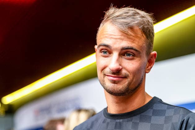 Nico Mueller (Porsche Formula E Team, 51) im Interview im Media Pen, ABB FIA Formula E World Championship, WM, Weltmeisterschaft London e-Prix 2026, Vereinigtes Koenigreich, Saison 12 2025 26, Runde 16, 14.07.2026, ABB FIA Formula E World Championship, London e-Prix 2026, Vereinigtes Koenigreich, Saison 12 2025 26, Runde 16, 14.07.2026 London *** Nico Mueller, Porsche Formula E Team, No. 51, in an interview in the Media Pen, ABB FIA Formula E World Championship, London e-Prix 2026, United Kingdom, Season 12 (2025–26), Round 16, July 14, 2026, ABB FIA Formula E World Championship, 2026 London ePrix, United Kingdom, Season 12 (2025–26), Round 16, July 14, 2026, London Copyright: xEibner-Pressefoto LauraxRoemerx EP_LRR
