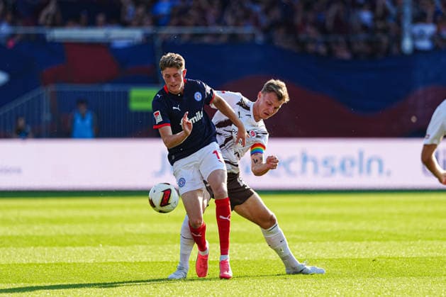 Alexander Bernhardsson (Holstein Kiel, 11), David Nemeth (FC St. Pauli, 04) GER, Holstein Kiel vs. FC St. Pauli, Fußball, 2. Bundesliga, Spieltag 02, Saison 2026 2027, 14.08.2026 DFL REGULATIONS PROHIBIT ANY USE OF PHOTOGRAPHS AS IMAGE SEQUENCES AND OR QUASI-VIDEO GER, Holstein Kiel vs. FC St. Pauli, Fußball, 2. Bundesliga, Spieltag 02, Saison 2026 2027, 14.08.2026 Kiel *** Alexander Bernhardsson, Holstein Kiel, 11; David Nemeth, FC St. Pauli, 04 (GER); Holstein Kiel vs. FC St. Pauli, Soccer, 2. Bundesliga, Matchday 02, 2026–2027 Season, August 14, 2026 DFL regulations prohibit any use of photographs as image sequences and or quasi-video GER, Holstein Kiel vs. FC St. Pauli, Soccer, 2. Bundesliga, Matchday 02, 2026–2027 Season, August 14, 2026, Kiel Copyright: xEibner-Pressefoto MarcelxvonxFehrnx EP_MFN