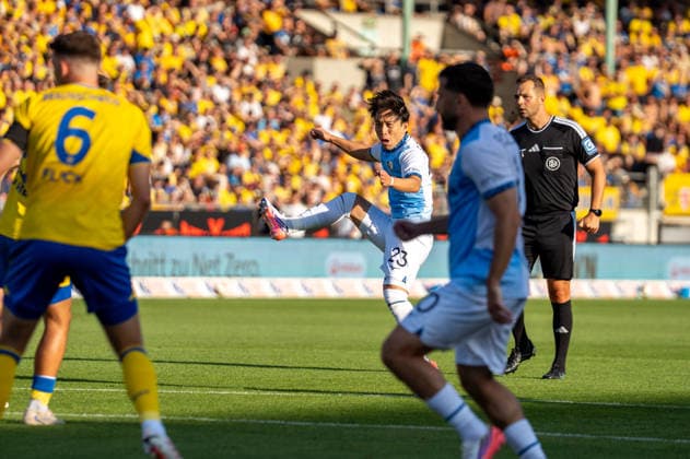 Deutschland: Fussball 2. Bundesliga, 2. Spieltag 2026 2027, Eintracht Braunschweig - VfL Bochum am 14.08.2026 in Braunschweig (Eintracht-Stadion): Koji Miyoshi (VfL Bochum, 23) Torschuss *** German Soccer 2. Bundesliga, Matchday 2, 2026–2027, Eintracht Braunschweig vs. VfL Bochum on August 14, 2026, at Eintracht Stadium in Braunschweig; Koji Miyoshi (VfL Bochum), 23 shots on goal Copyright: xSvenxHeidmannx