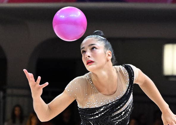 14.08.2026, xhbx, Rhythmische Sportgymnastik Weltmeisterschaft 2026, v.l. Sofia Raffaeli (Italien) Ball (DFL DFB REGULATIONS PROHIBIT ANY USE OF PHOTOGRAPHS as IMAGE SEQUENCES and or QUASI-VIDEO) Frankfurt am Main *** August 14, 2026, xhbx, 2026 Rhythmic Gymnastics World Championships, from left: Sofia Raffaeli, Italy, Ball, DFL, DFB. REGULATIONS PROHIBIT ANY USE OF PHOTOGRAPHS AS IMAGE SEQUENCES AND OR QUASI-VIDEO. Frankfurt am Main
